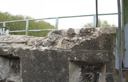 Concrete damages on bridge buildings