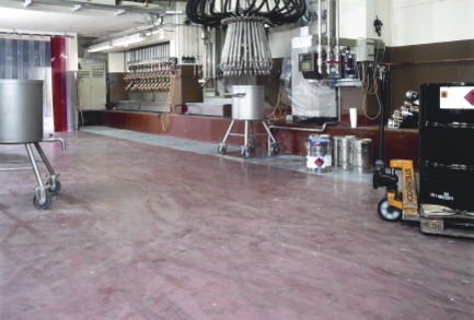 Solvent resistant industry floor in the colour filling.